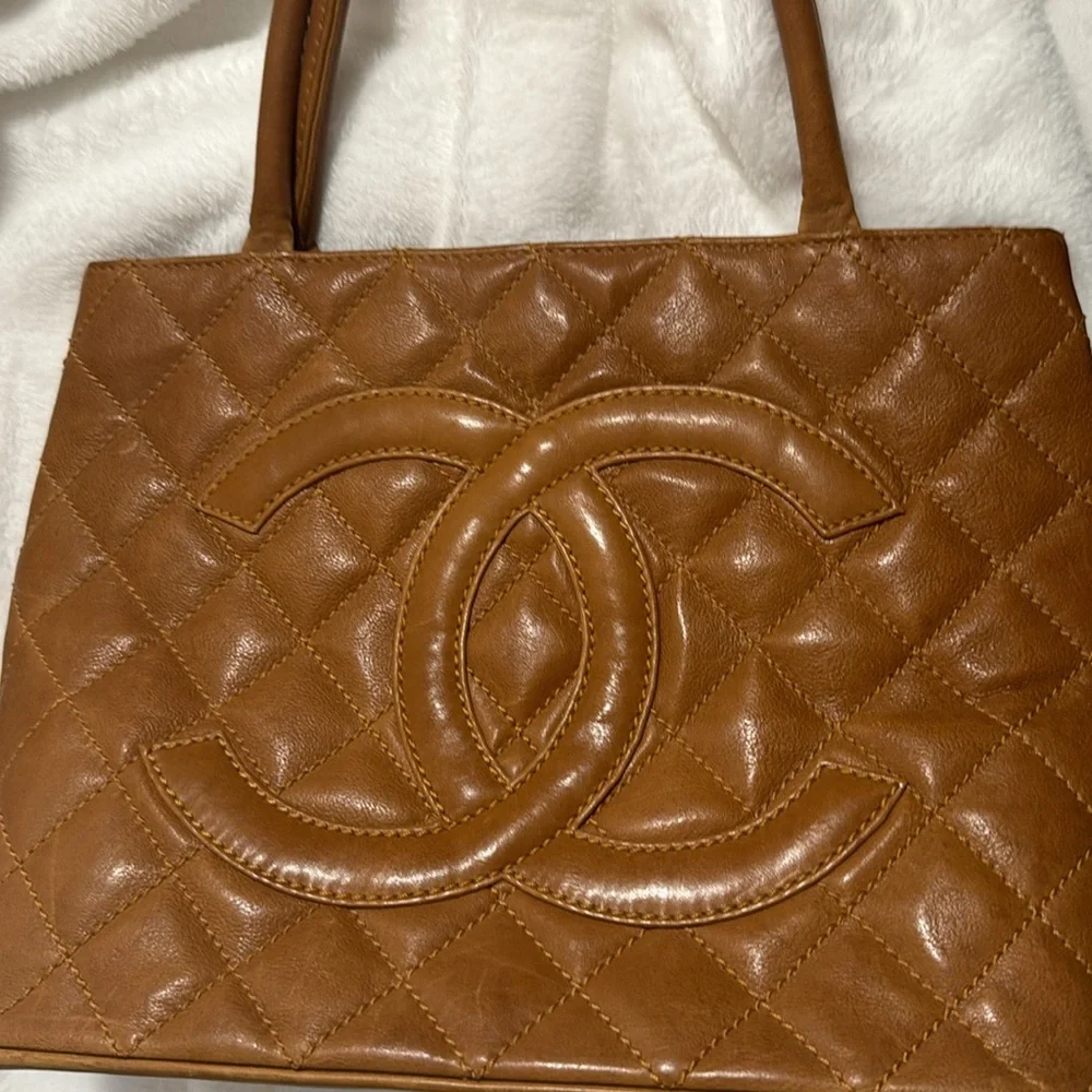 ❤️ SOLD ❤️ 👜 Authentic Chanel Caviar Quilted Medallion Tote (Brown) - Picture 9 of 17